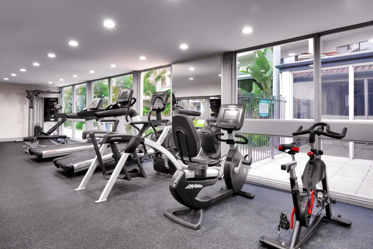 Atrium Hotel Orange County Ирвайн Экстерьер фото