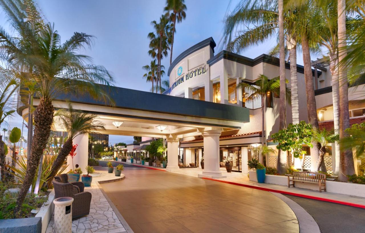 Atrium Hotel Orange County Ирвайн Экстерьер фото