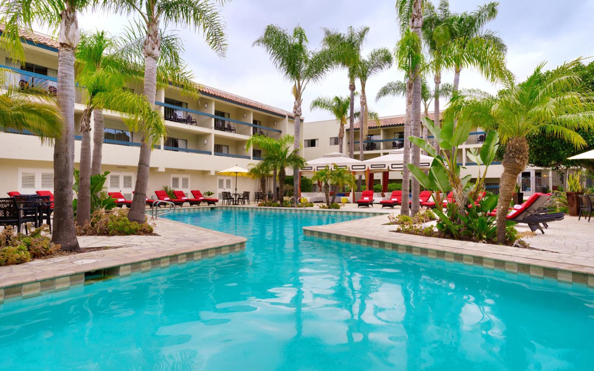 Atrium Hotel Orange County Ирвайн Экстерьер фото